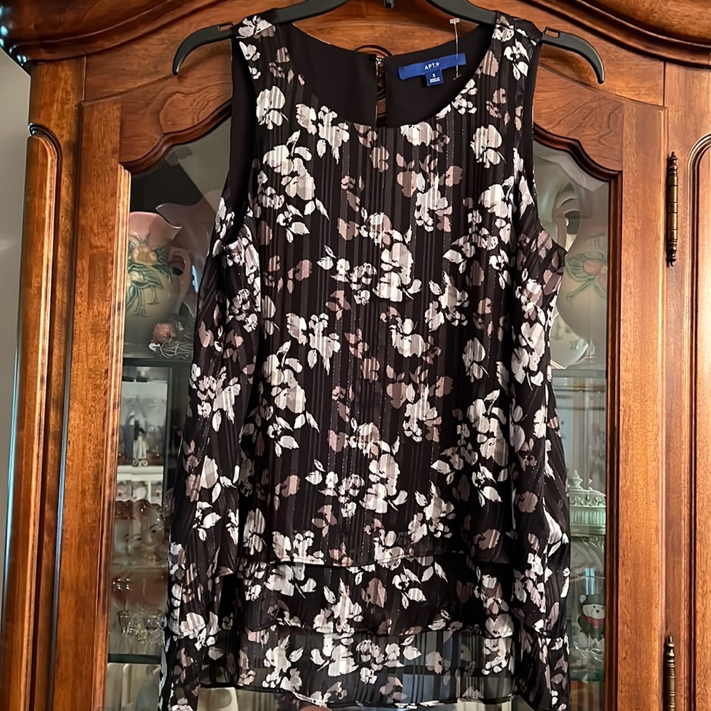 Apt 9 tiered sleeveless top, NWOT.